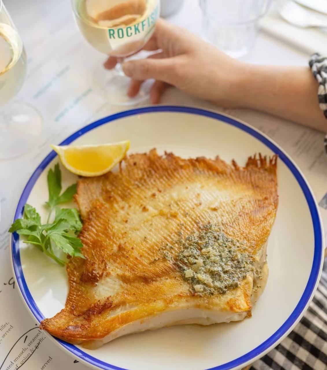 🌊 Deep-Sea Stingray Wings(Premium Thick-Cut) — The Ultimate "Crunch" Experience in SG!